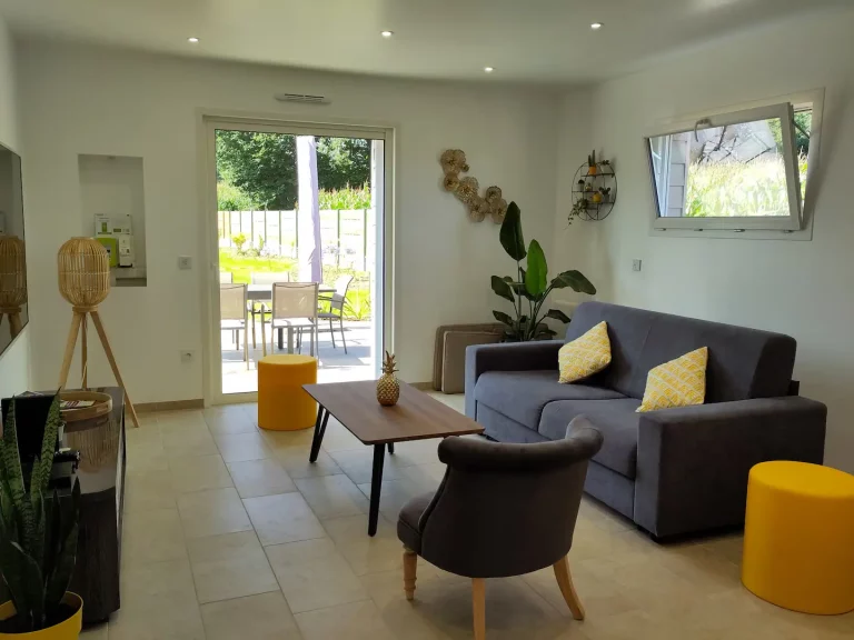 salon avec canapé convertible