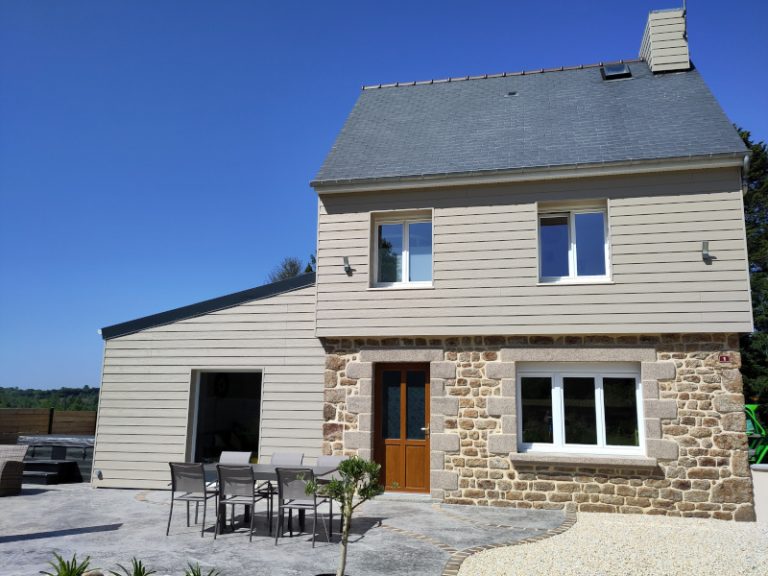 extérieur de la maison avec cour et terrasse